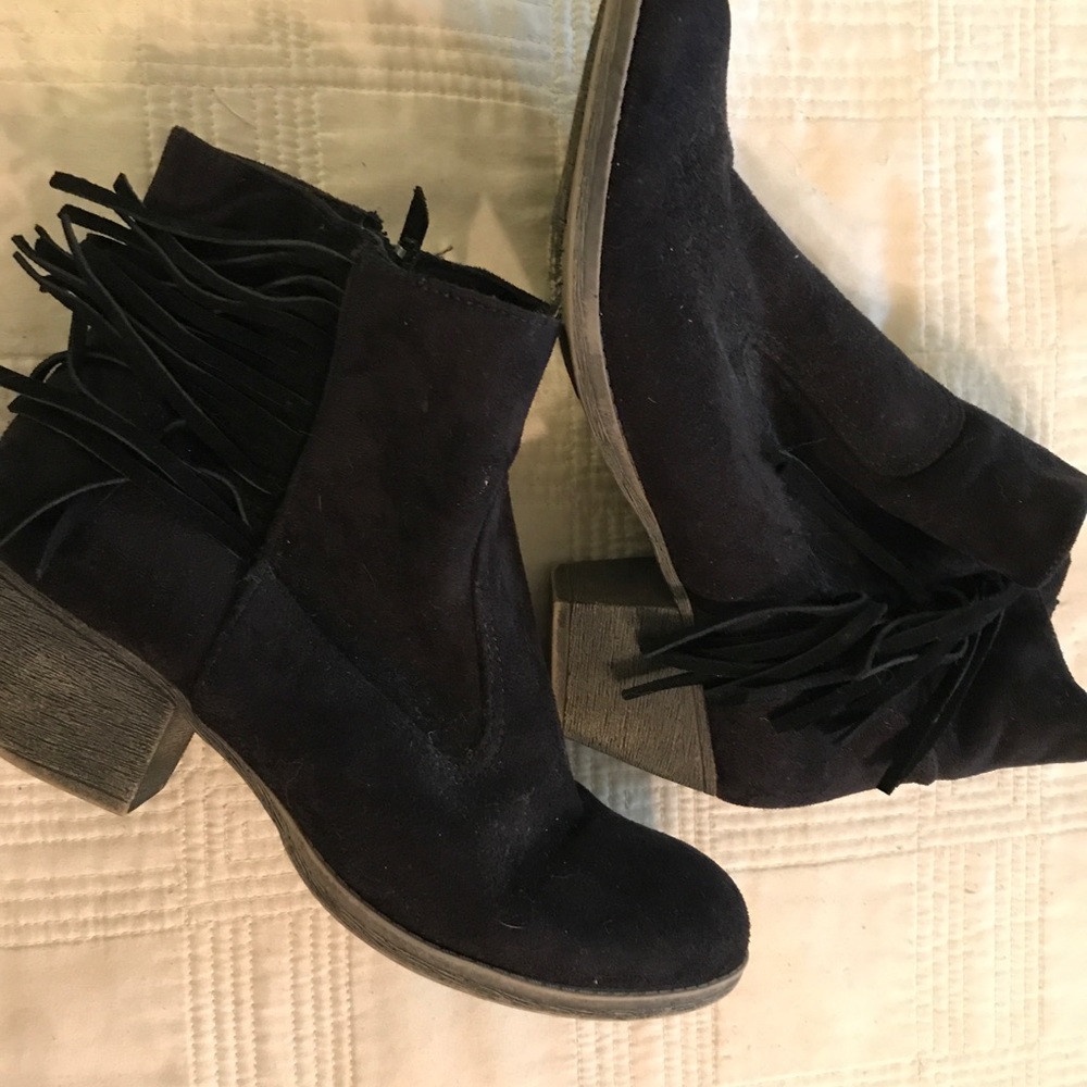 Size 9 black ankle boots with fringe